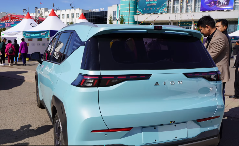 Цахилгаан автомашин нэг цэнэглэлтээрээ 500-600 км явдаг